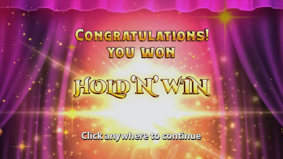Interface do slot Mega Fortune Hold ‘n’ Win com símbolos clássicos de frutas e moedas douradas.